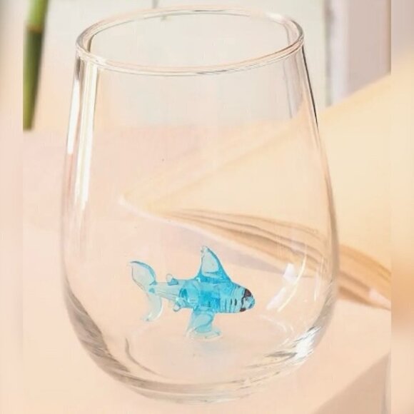 SHARK WINE GLASS - Picture 1 of 1